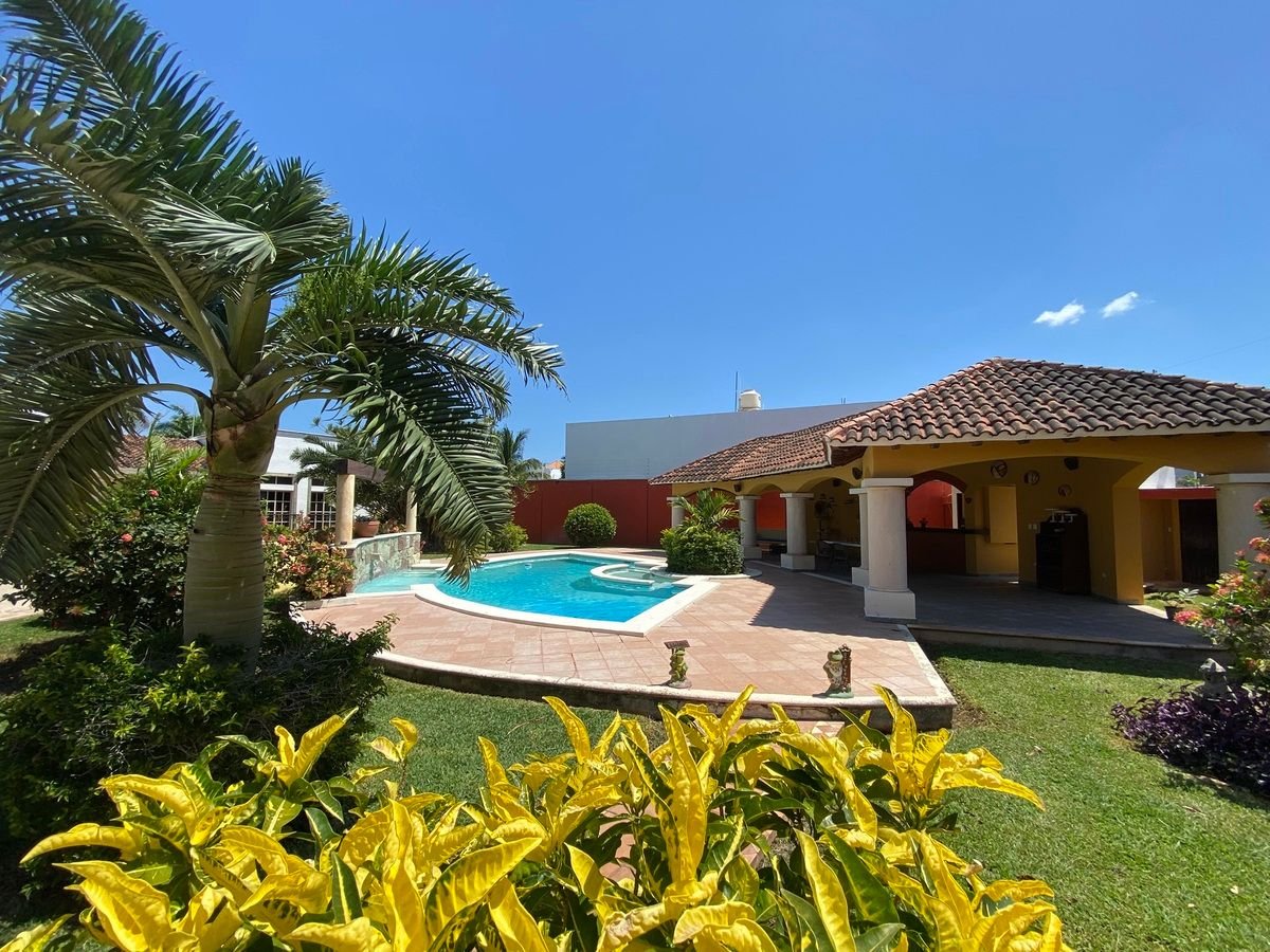 CASA EN VENTA CON 1,510m2 DE TERRENO EN SANTA RITA CHOLUL DE ENTREGA INMEDIATA