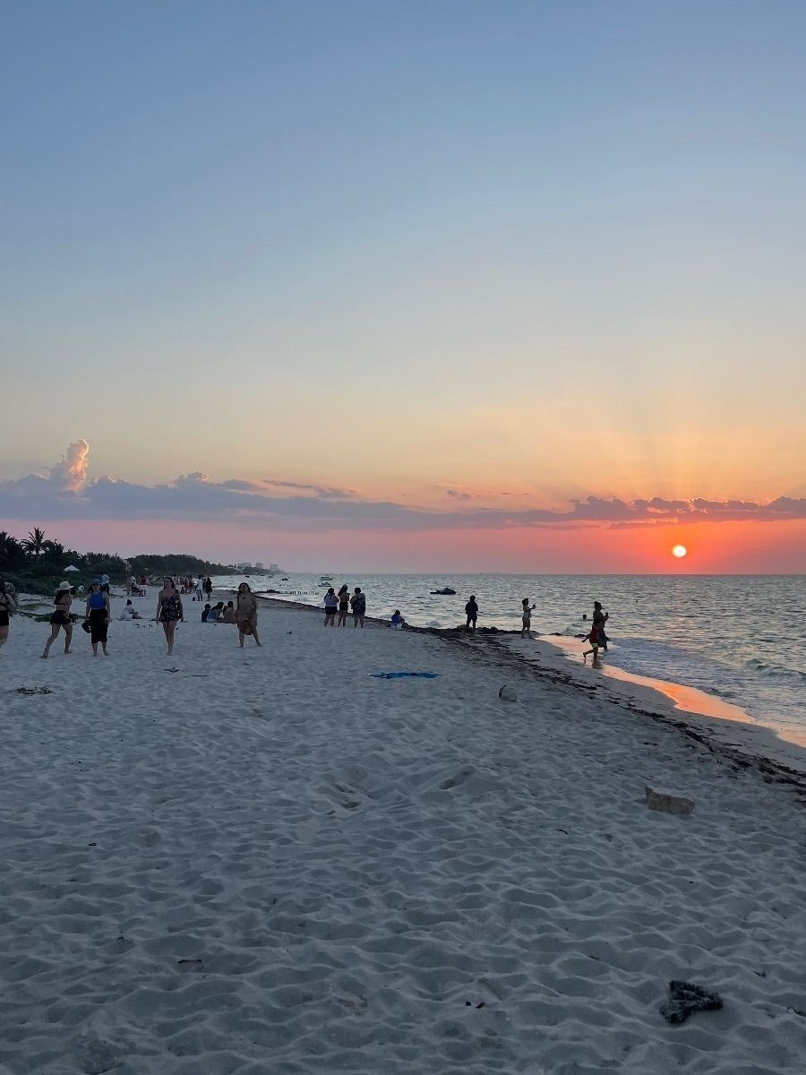 CASA EN VENTA EN LAS PLAYAS DE CHICXULUB PUERTO CON GRAN TERRENO, 2 HABITACIONES en Progreso | Brokar Marketplace